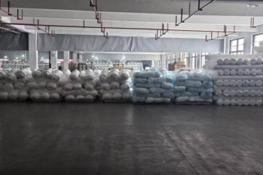 Area penempatan produk jadi produksi kain abu-abu