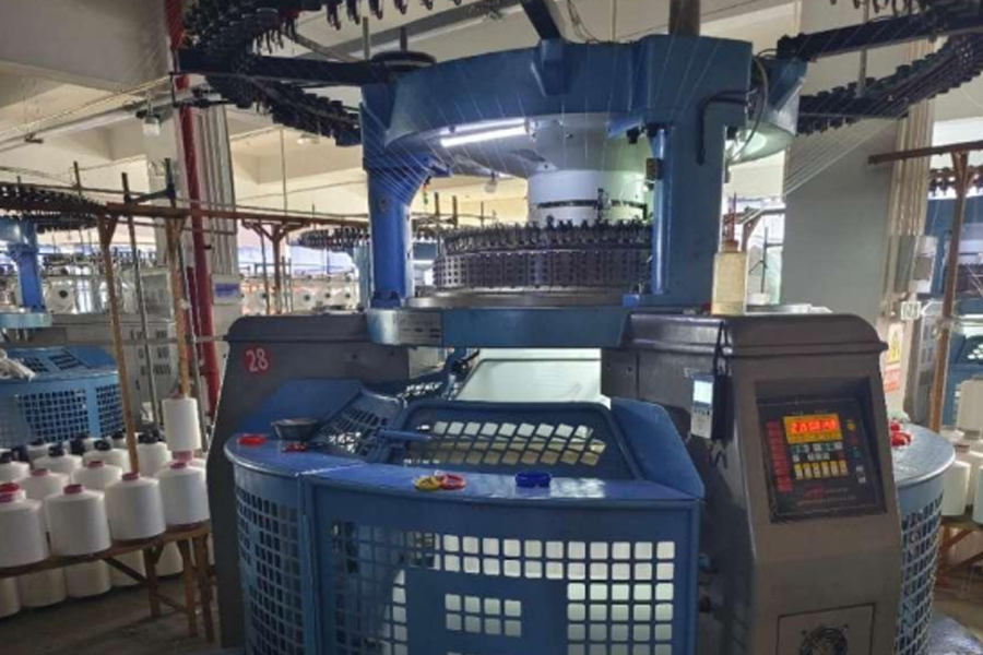 Model produksi kain abu-abu-kaki tengah dua sisi